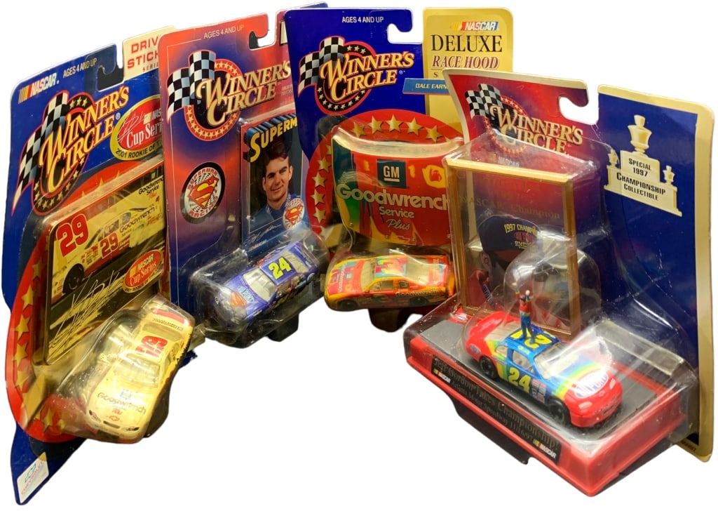 WINNER'S CIRLCE FIGURINES COLLECTIBLES: WINNER'S CIRLCE FIGURINES COLLECTIBLES -JEFF GORDON TAKES CHAMPIONSHIP -GOODWICH SERVICE PLUS -SUPERMAN RACING -2001 ROOKIE OF THE YEAR -JH53124 Bidders may pick up their items from the auction