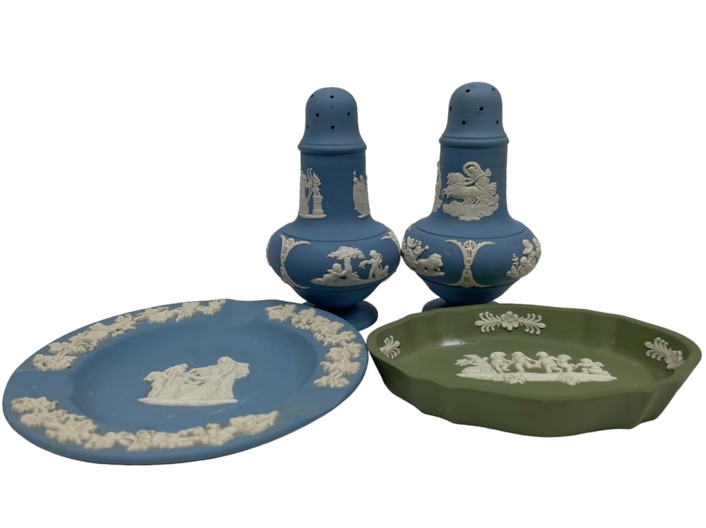 VINTAGE LOT OF WEDGWOOD: VINTAGE LOT OF WEDGWOOD -ITEM CONDITION VERY GOOD -MA070124