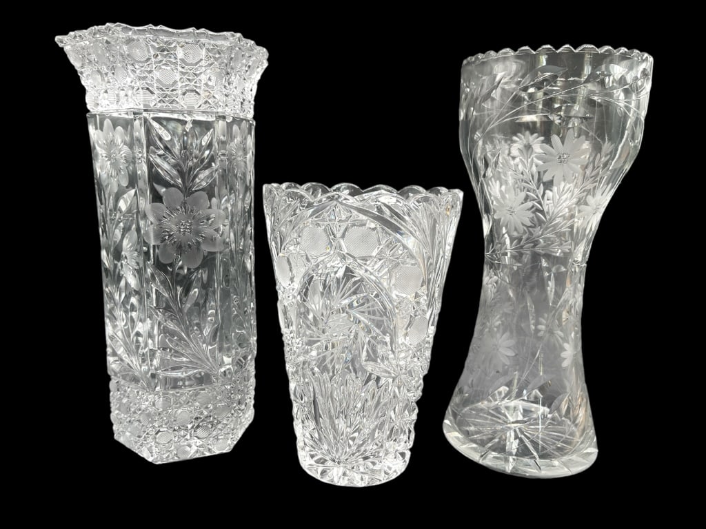 LOT OF CRYSTAL VINTAGE CUT GLASS VASES (1 of 3)