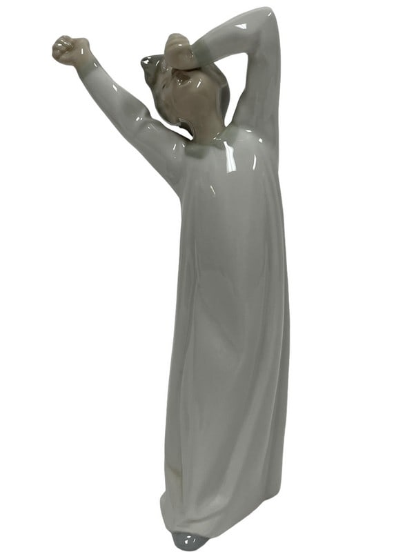 LLADRO BOY AWAKING 4870 FIGURINE 8": LLADRO BOY AWAKING 4870 GLOSS FIGURINE -8" H -VERY GOOD PRE OWNED CONDITION -DP52224ST