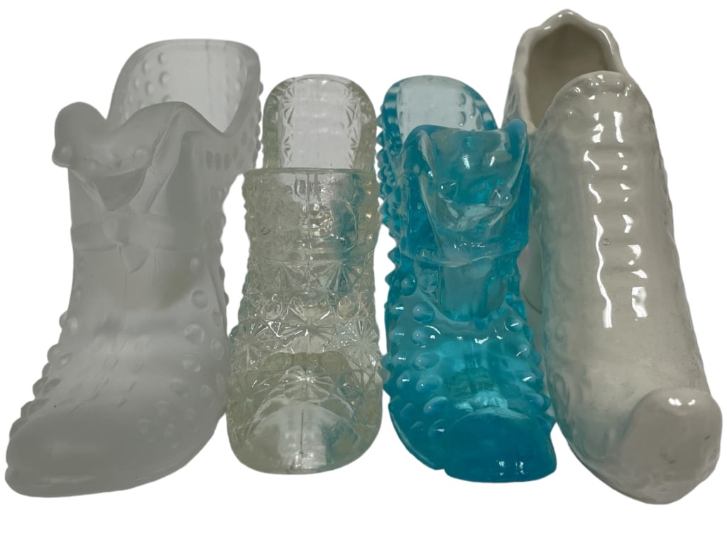 LOT OF 4 GLASS SHOES COLLECTION: LOT OF 4 GLASS SHOES COLLECTION -ITEM CONDITION VERY GOOD -MA070324