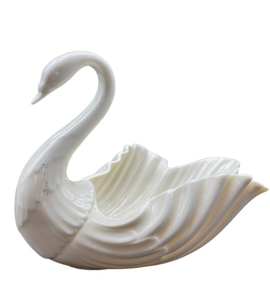 SWAN BY LENOX. CANDY BOWL OR TRINKET BOWL: SWAN BY LENOX. CANDY BOWL OR TRINKET BOWL OR DISPLAY PORCELAIN SCULPTURE. - PORCELAIN - 6" APPROX - VERY GOOD PRE OWNED CONDITION CW41824GLRY