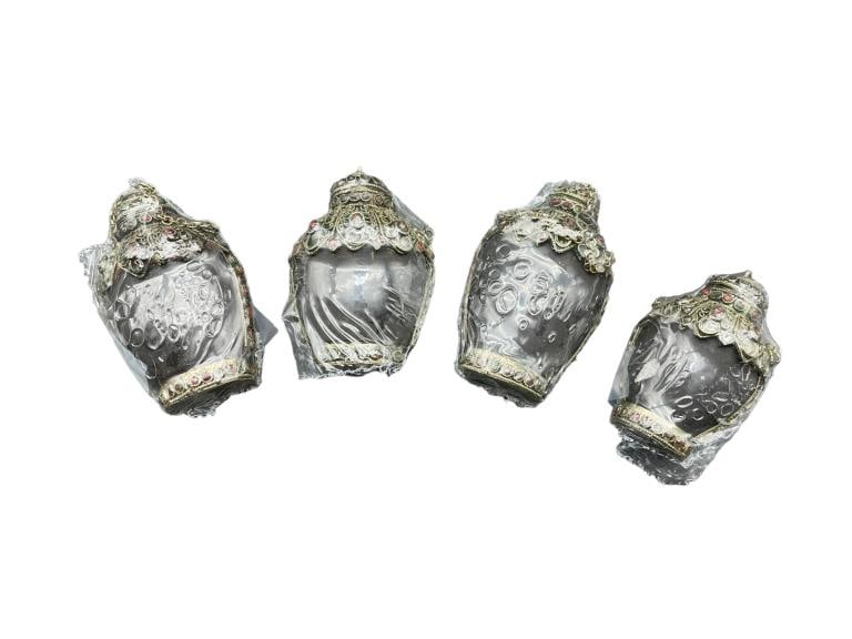 VINTAGE SNUFF BOTTLES SET OF 4: VINTAGE SNUFF BOTTLES SET OF 4 - SET OF 4 - 3.5" APPROX - VERY GOOD PRE OWNED CONDITION - CW41824GLRY
