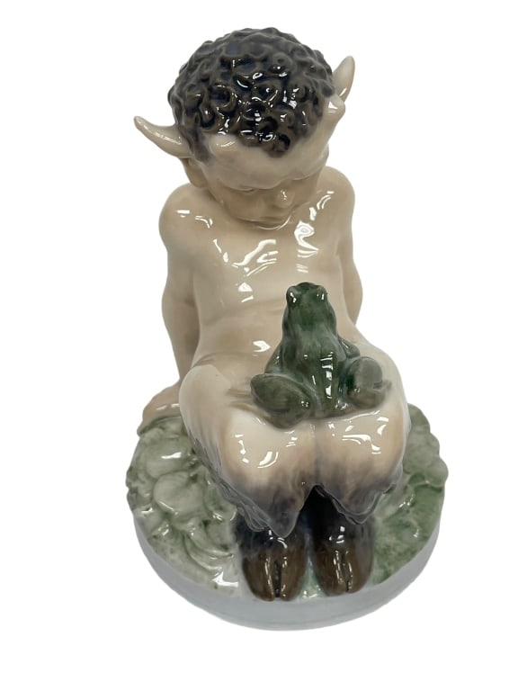 VTG ROYAL COPENHAGEN DENMARK PORCELAIN FAUN: VTG ROYAL COPENHAGEN DENMARK PORCELAIN FAUN WITH FROG FIGURINE #1713 -VERY GOOD PREOWNED CONDITION -HEIGHT: 6" Bidders may pick up their items from the auction-house or have their items shipped. Some 