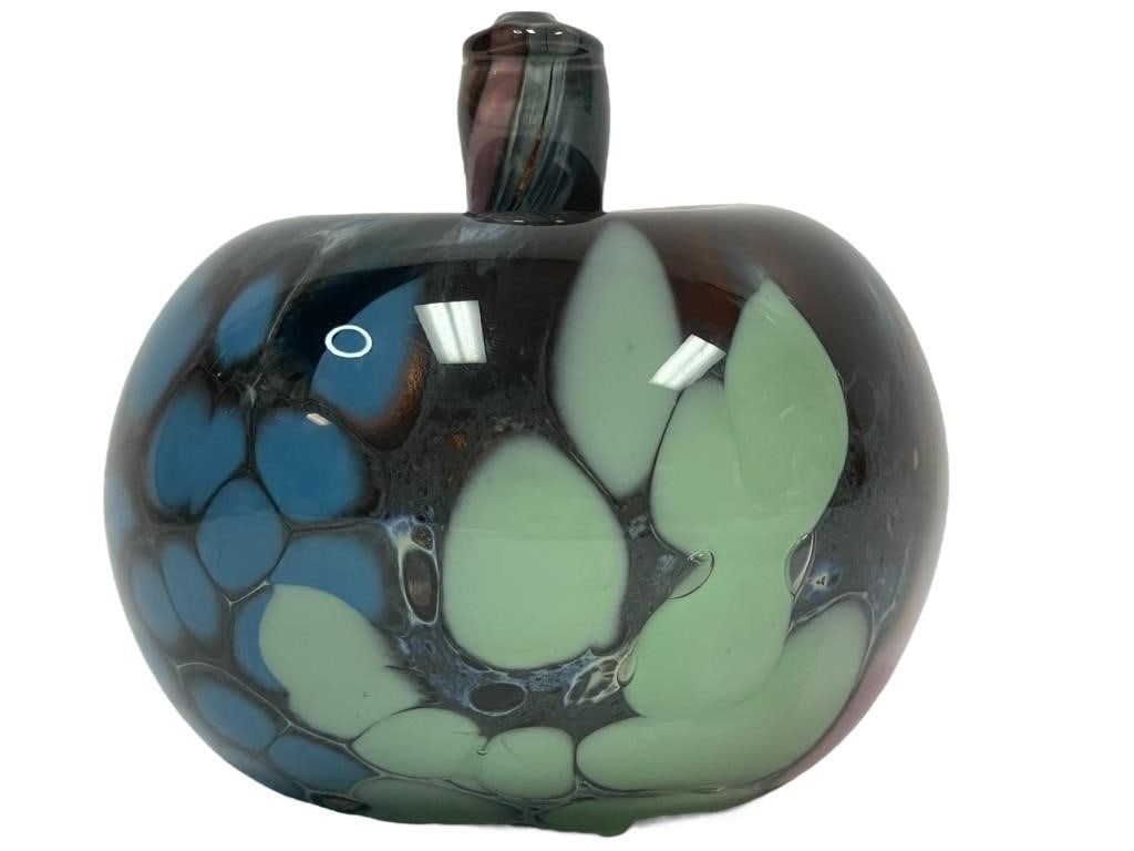 HADELAND GRO BERGSLEIN APPLE ART GLASS SCULPTURE: VINTAGE HADELAND GRO BERGSLEIN APPLE ART GLASS SCULPTURE FIGURINE PAPERWEIGHT - 4" DIAMETER APPROX -VERY GOOD PRE OWNED CONDITION -DP32524WINDOW