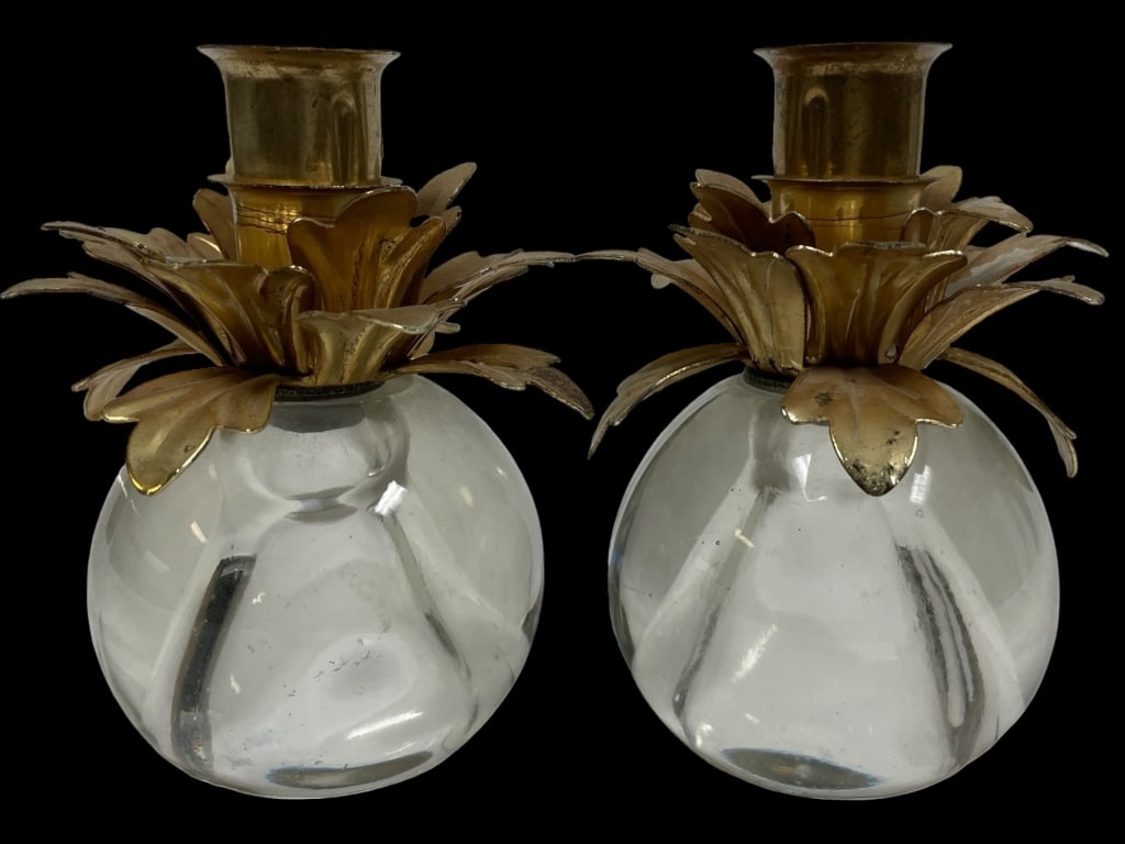 VINTAGE PAIR OF BRASS CANDLE HOLDERS: VINTAGE PAIR OF BRASS CANDLE HOLDERS -ITEM CONDITION VERY GOOD -MA070524