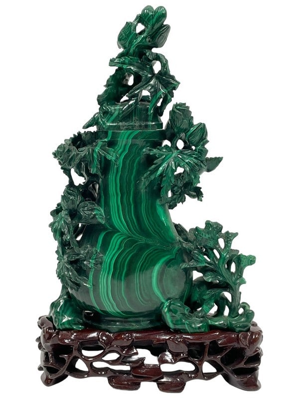 VINTAGE CHINESE CARVED MALACHITE SNUF JAR 7": A CHINESE STYLE CARVED MALACHITE SNUF JAR SCULPTURE ON STAND -7" APPROX -VERY GOOD PRE OWNED CONDITION WITH BOX Bidders may pick up their items from the auction-house or have their items shippe