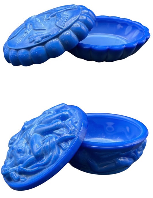 H. HOFFMAN BLUE ART DECO MOULDED TRINKET BOX: H. HOFFMAN BLUE ART DECO MOULDED TRINKET BOX - GLASS - 2.5" APPROX - SET OF 2 - VERY GOOD PRE OWNED CONDITION - CW41724GLRY Bidders may pick up their items from the auction-house or have their