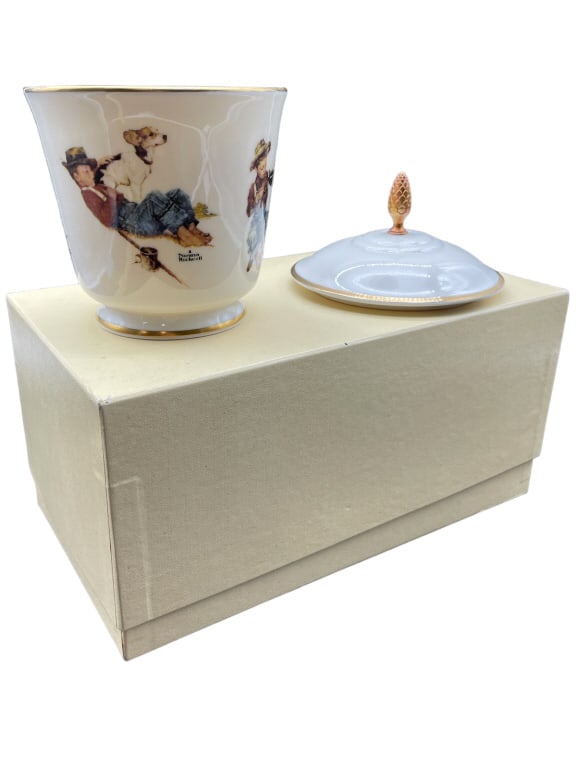 NORMAN ROCKWELL "A BOY AND HIS DOG" CANDY BOWL: NORMAN ROCKWELL "A BOY AND HIS DOG" CANDY BOWL - CERAMIC - 4.5" APPROX - VERY GOOD PRE OWNED CONDITION - CW41724GLRY Bidders may pick up their items from the auction-house or have their items s