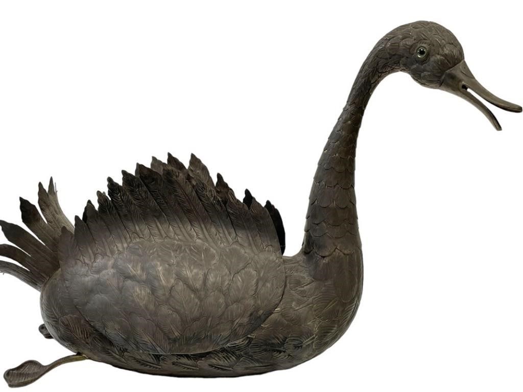 DAVID FERREIRA 833 SILVER SWAN CENTERPIECE 1878G: LUIZ & DAVID FERREIRA 833 SILVER SWAN CENTERPIECE JARDINIERE -1878 GRAMS TOTAL WEIGHT -15" X 16" X 6" APPROX -ARTICULATED MOVEABLE NECK , WINGS REVEAL STORAGE -STAMPED ON BOTTOM -GOOD PRE OWNED , TARN