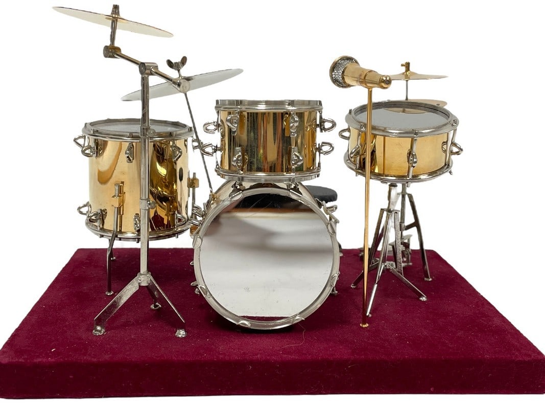 DECORATIVE GOLD TABLE TOP DRUM SET 9" (1 of 8)