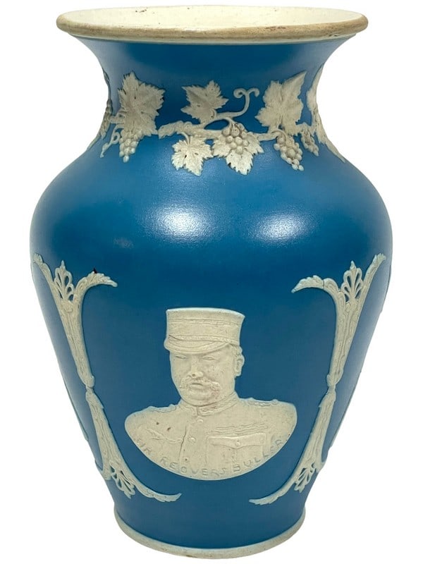 VINTAGE DUDSON ENGLAND JASPERWARE VASE 7": VINTAGE DUDSON ENGLAND JASPERWARE VASE -7" X 5" D -VERY GOOD PRE OWNED CONDITION -DP52324 Bidders may pick up their items from the auction-house or have their items shipped. ***All items must b