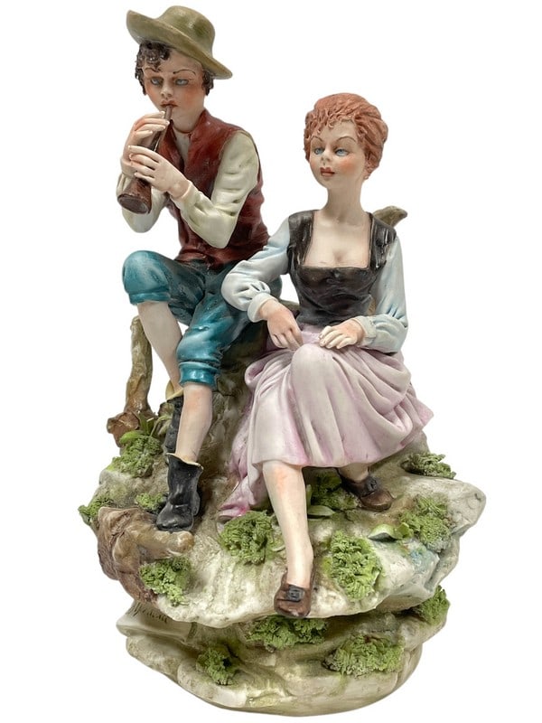 CAPODIMONTE COUPLE PORCELAIN FIGURINE 8": CAPODIMONTE COUPLE PORCELAIN FIGURINE -8" APPROX -VERY GOOD PRE OWNED CONDITION -DP52224ST Bidders may pick up their items from the auction-house or have their items shipped. ***All items must