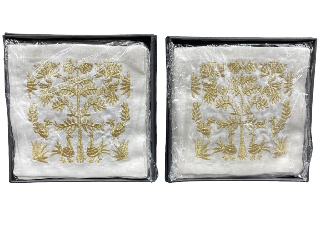 KIM SEYBERT EMBROIDERED NAPKIN SET (1 of 7)
