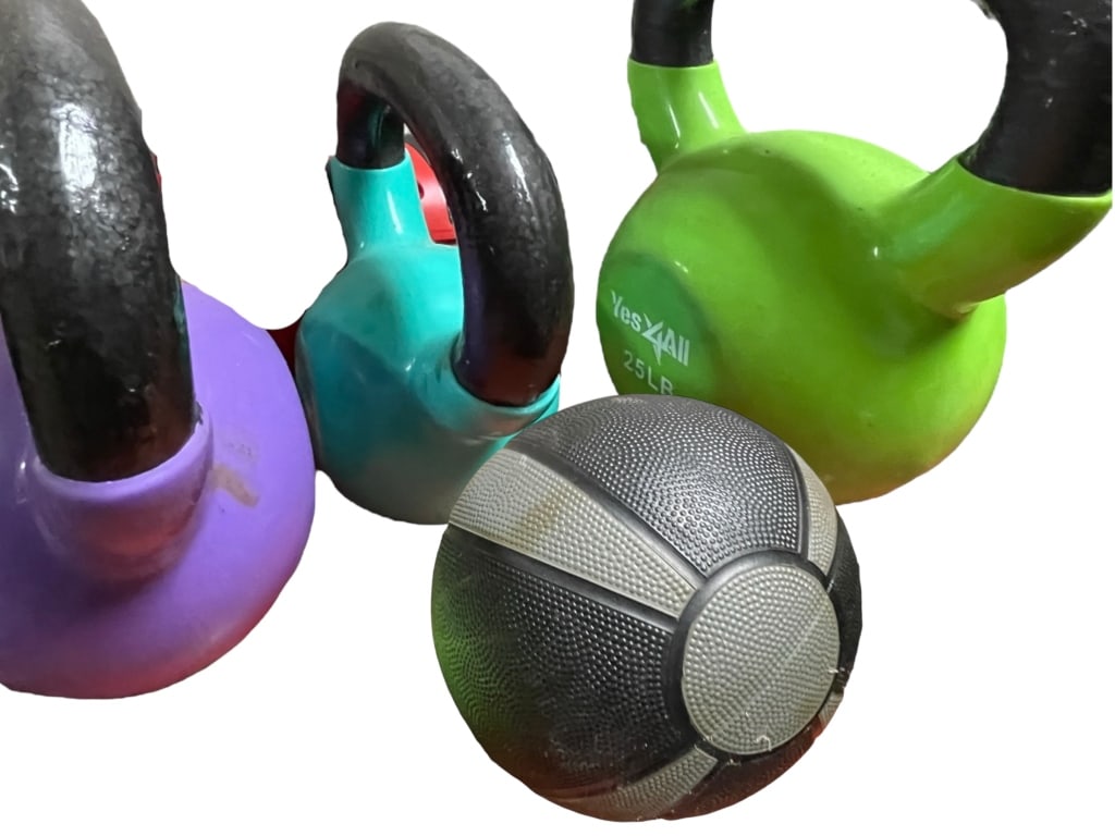 3 CAST IRON KETTLEBELL WEIGHTS & MEDICINE BALL (1 of 2)