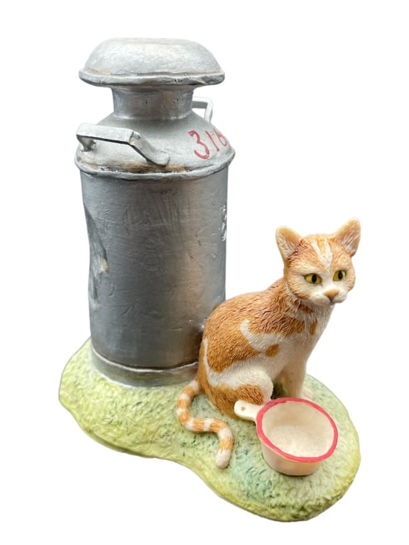 LOWELL DAVIS CATS, SCHMID BORDER FIGURINE: LOWELL DAVIS CATS, SCHMID BORDER FINE ARTS FIGURINES - PORCELAIN - 4" APPROX - VERY GOOD PRE OWNED CONDITION - CW41524GLRY