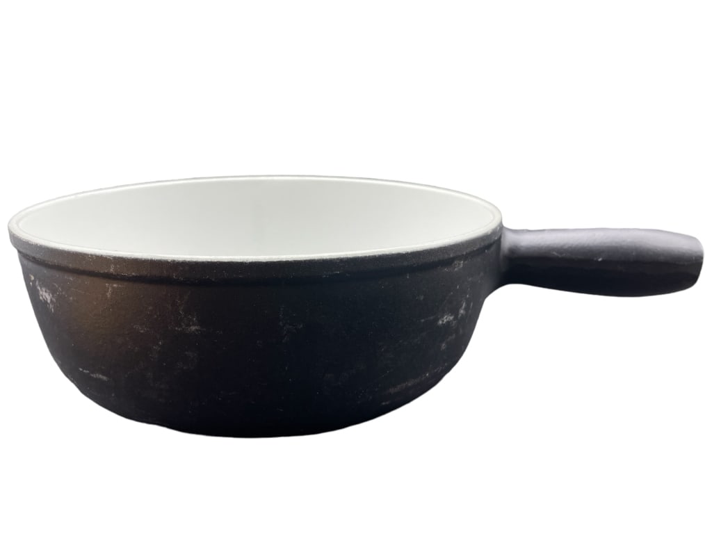 CAST IRON FONDUE POT: CAST IRON FONDUE POT -ITEM CONDITION VERY GOOD -MA070824