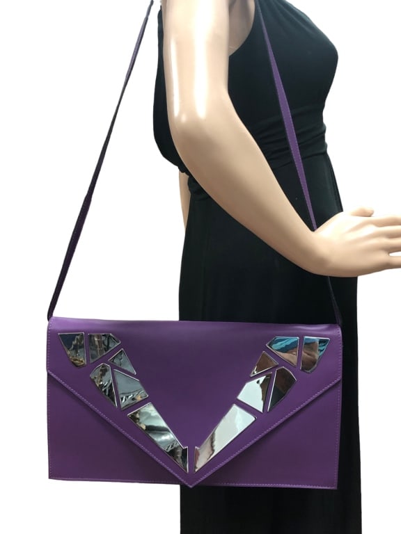 NEW GEORGE ANGELOPOULOS FREEDOM PURSE $1325: - NEW GEORGE ANGELOPOULOS FREEDOM PURSE $1325 - COMES LENS/DUST WIPE - MADE IN ITALY - GF 11/1/23 Bidders may pick up their items from the auction-house or have their items shipped. ***All item