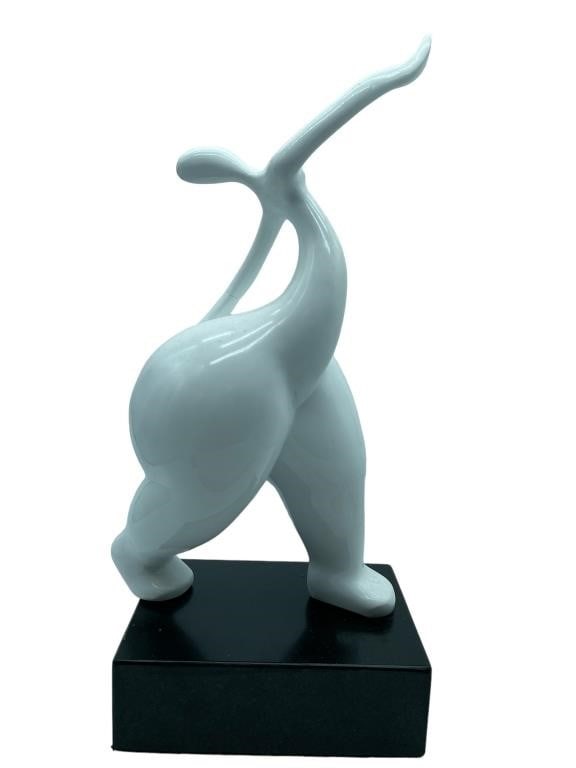 MODERN FIGURAL VOLUPTUOUS WOMAN SCULPTURE 24" (1 of 3)