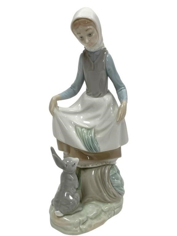 LLADRO RABBITS FOOD COLLECTIBLE FIGURINE #4826: LLADRO RABBITS FOOD COLLECTIBLE FIGURINE 4826 -RETIRED GLAZED FINISH -VERY GOOD CONDITION NO CHIPS -DP3724 Bidders may pick up their items from the auction-house or have their items shipped. **