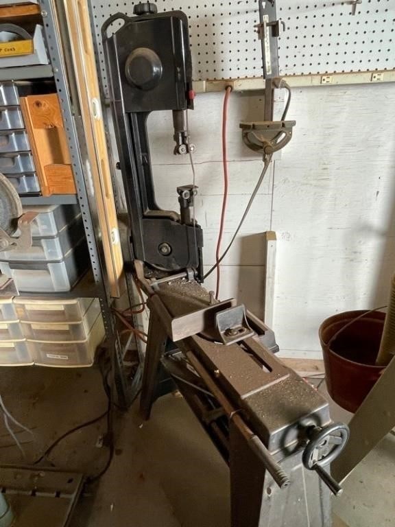 VINTAGE METAL CUTTING BANDSAW (1 of 4)