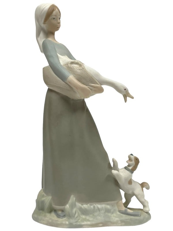 LLADRO TALL GIRL WITH GOOSE & DOG  FIGURINE 11" (1 of 6)