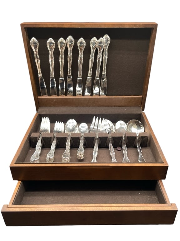 46 PIECE SILVERPLATE FLATWARE SET IN BOX (1 of 15)