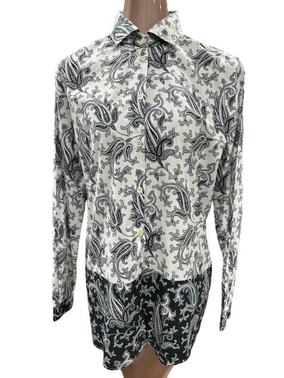 ETRO BLACK & WHITE PRINT COTTON BLOUSE SZ 48: ETRO BLACK & WHITE PRINT BUTTON DOWN BLOUSE -ITEM CONDITION VERY GOOD -SIZE 48 -MA070924 Bidders may pick up their items from the auction-house or have their items shipped. Some items qualify f