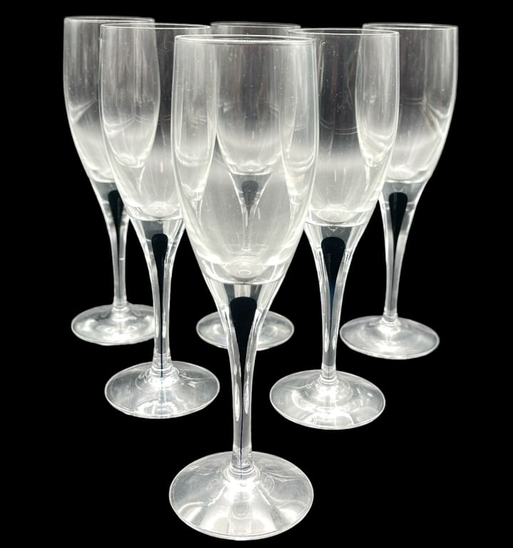 ORREFORS SWEDEN INTERMEZZO PORT WINE GLASS: ORREFORS SWEDEN PORT WINE GLASS -ITEM CONDITION VERY GOOD -MA062624 Bidders may pick up their items from the auction-house or have their items shipped. Some items qualify for in-house shipping.