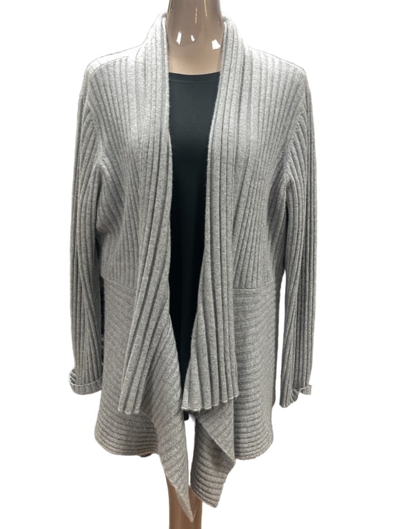 CASHMERE CARDIGAN GREY SWEATER SZ L: CASHMERE CARDIGAN GREY SWEATER -ITEM CONDITION VERY GOOD -MATERIAL 100% CASHMERE -MA071124 Bidders may pick up their items from the auction-house or have their items shipped. Some items qualify