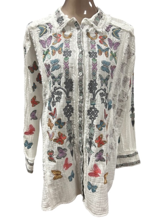 BIYA JOHNNY WAS TALIA BOHO BUTTERFLY BLOUSE SZ M: BIYA JOHNNY WAS TALIA BUTTERFLY BLOUSE SZ M -ITEM CONDITION VERY GOOD -SIZE MEDIUM -MATERIAL 100% COTTON Bidders may pick up their items from the auction-house or have their items shipped. Some