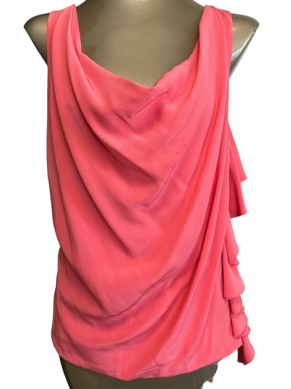 FENDI ITALY SILK RUFFLED BOUSE SZ 38: FENDI ITALY SILK RUFFLED BOUSE SZ 38 -CA215569 -VERY GOOD PREOWNED CONDITION Bidders may pick up their items from the auction-house or have their items shipped. Some items qualify for in-house 