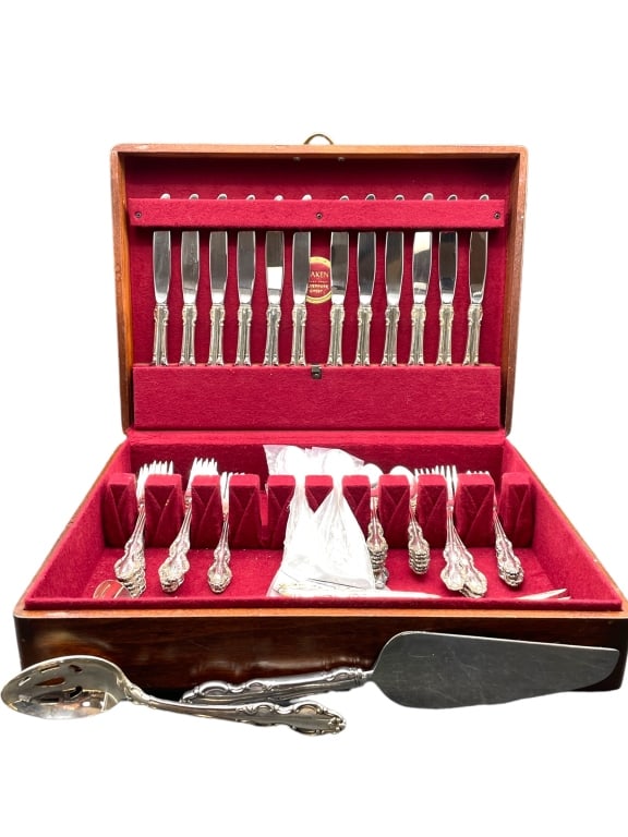REED & BARTON WISTERIA FLATWARE SET SERVICE FOR 12 (1 of 12)