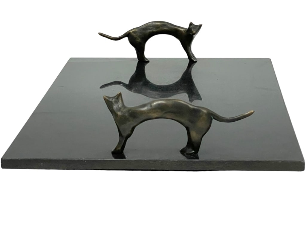 MICHAEL ARAM GRANITE STONE CAT HANDLE CHEESE BOARD (1 of 9)