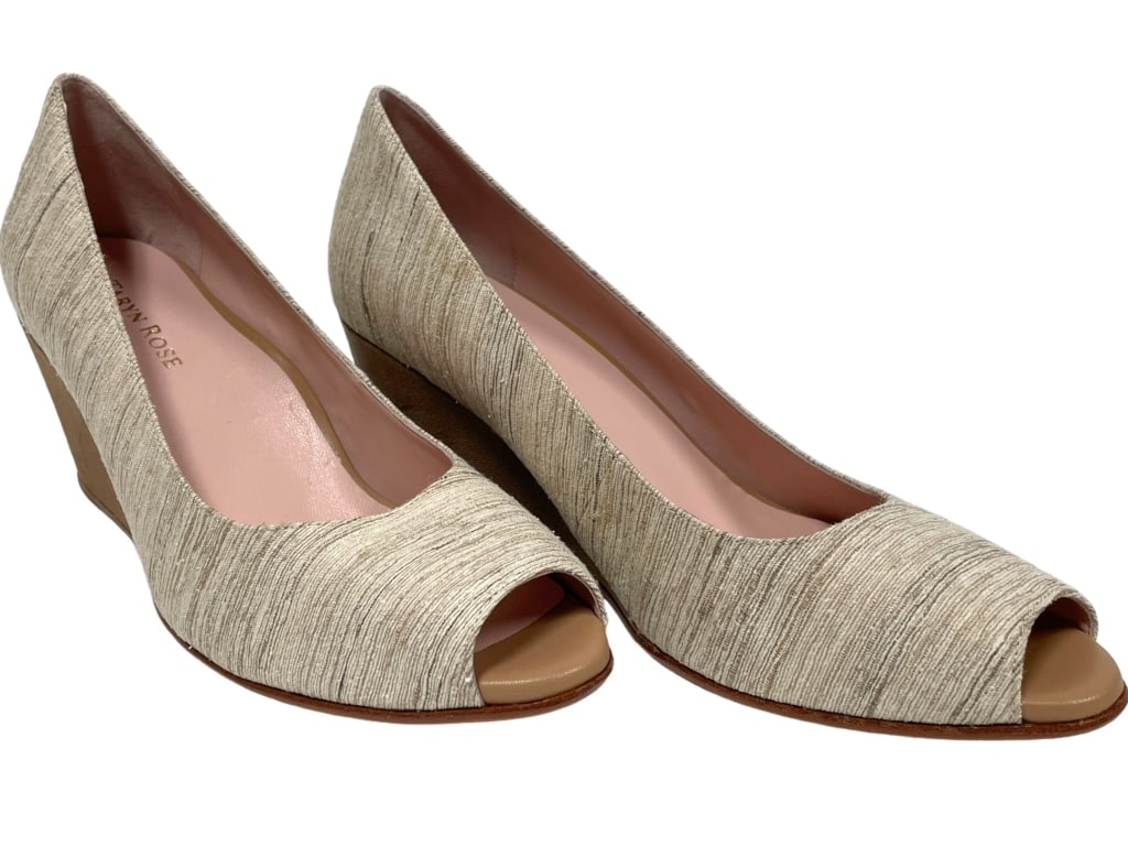 TARYN ROSE BABS WEDGE HEEL WOMEN'S SHOES 8.5: TARYN ROSE BABS WEDGE HEEL WOMEN'S SHOES -SIZE 8.5 -GOOD PRE OWNED CONDITION, SEE PHOTOS -DP72424 Bidders may pick up their items from the auction-house or have their items shipped. Some items 