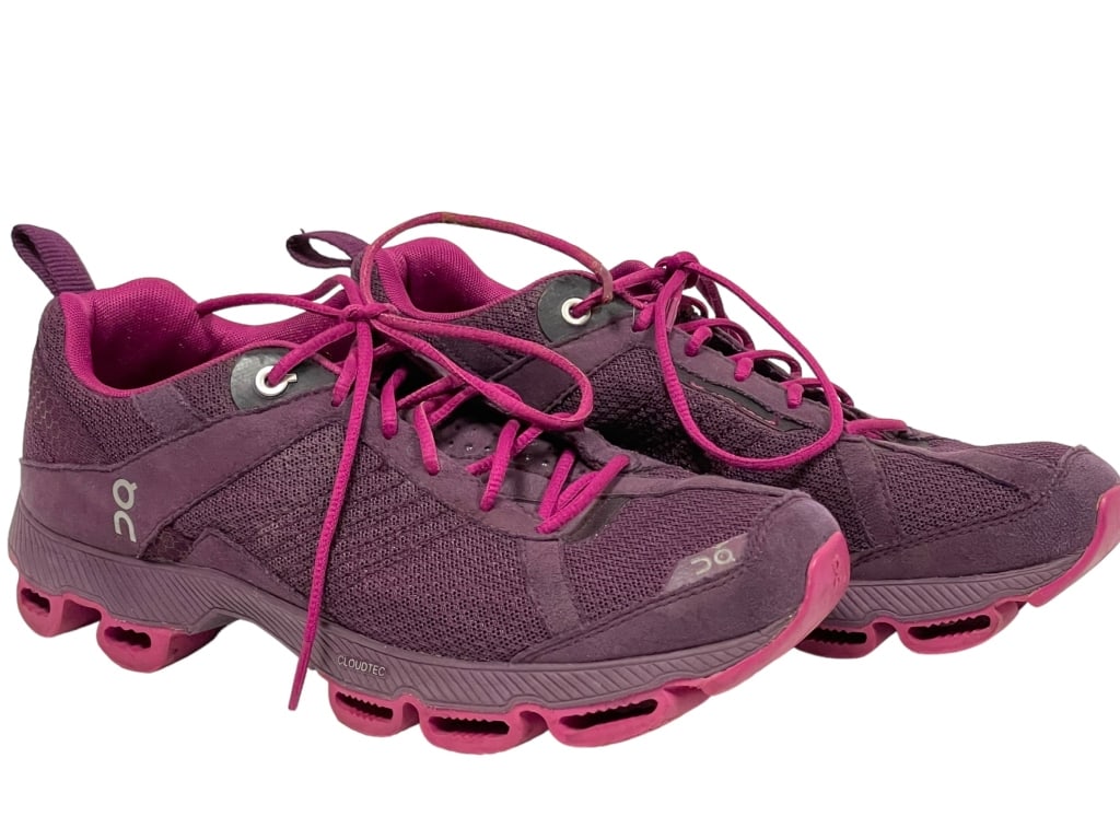 ON CLOUD TEC WOMEN'S RUNNING SHOES SZ 8.5: ON CLOUD TEC WOMEN'S RUNNING SHOES SZ 8.5 -VERY GOOD PRE OWNED CONDITION, LIGHT WEAR -DP72424 Bidders may pick up their items from the auction-house or have their items shipped. Some items qual