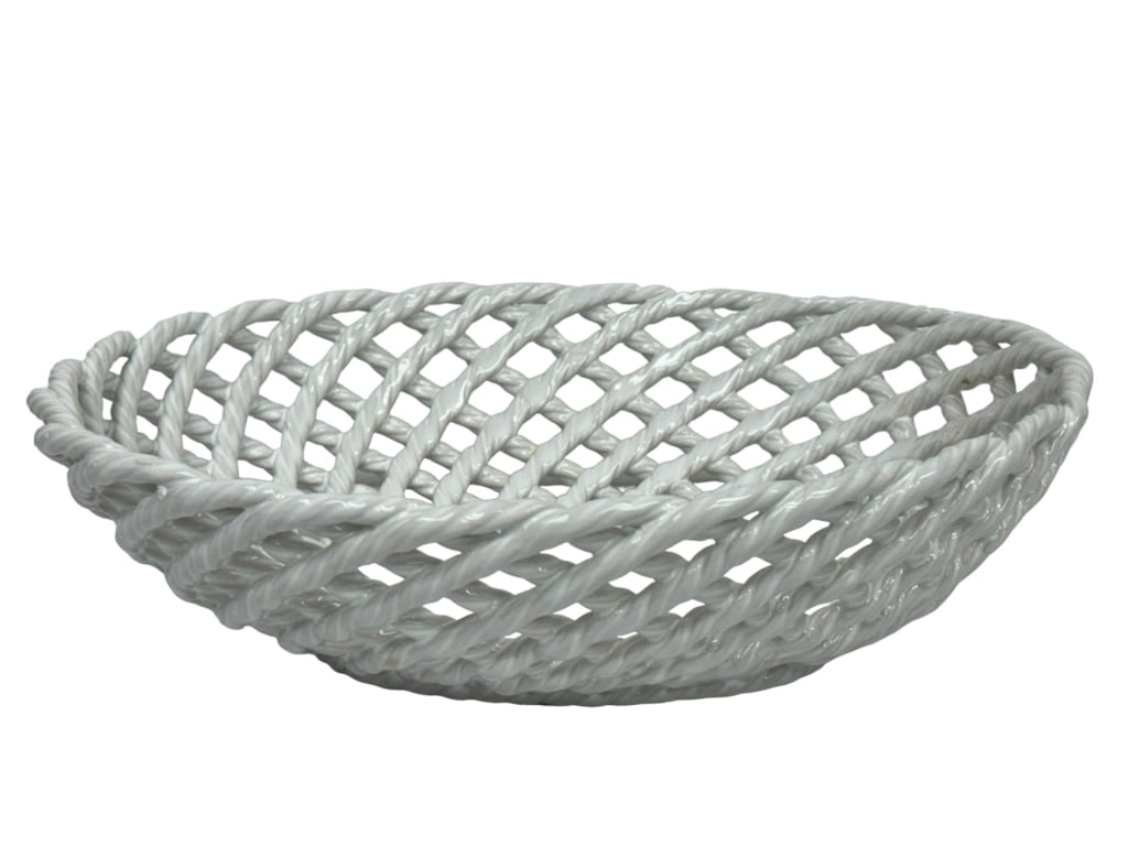 MADE IN PORTUGAL WHITE LATTICE BOWL: MADE IN PORTUGAL WHITE LATTICE BOWL -VERY GOOD PREOWNED CONDITION