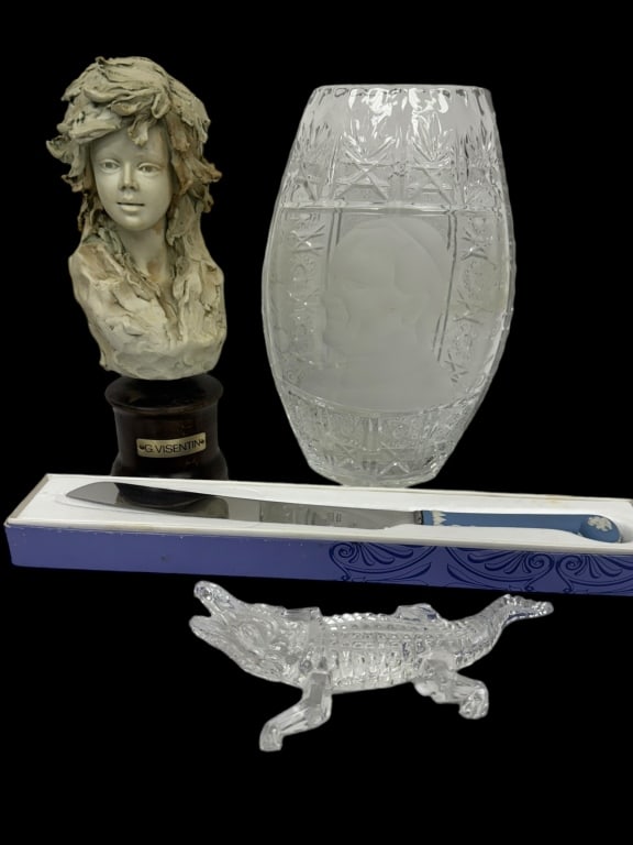 VINTAGE LOT OF COLLECTIBLE ITEMS (1 of 4)