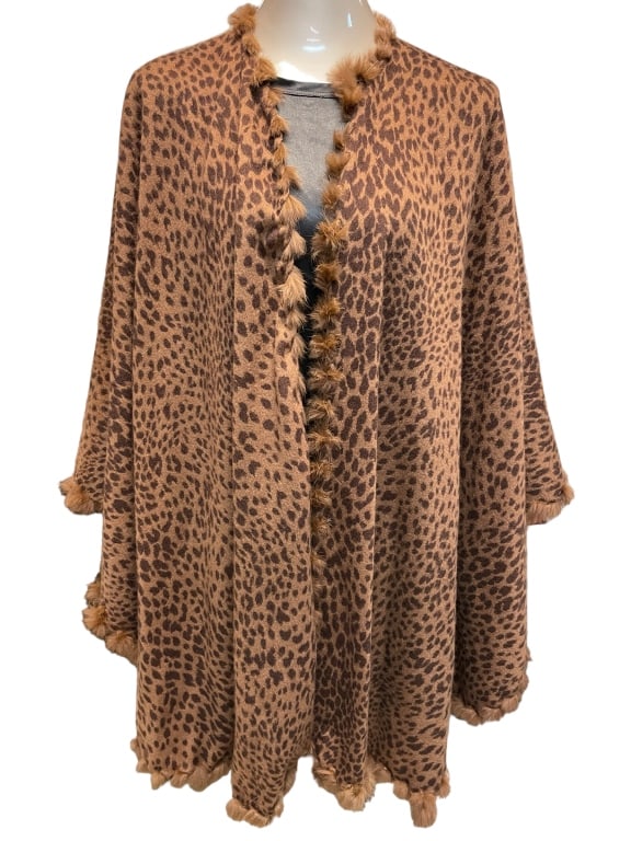 LEOPARD PRINT LEATHER CAPE ONE SIZE: LEOPARD PRINT LEATHER CAPE -ITEM CONDITION VERY GOOD -SIZE FITS ALL -MA072324