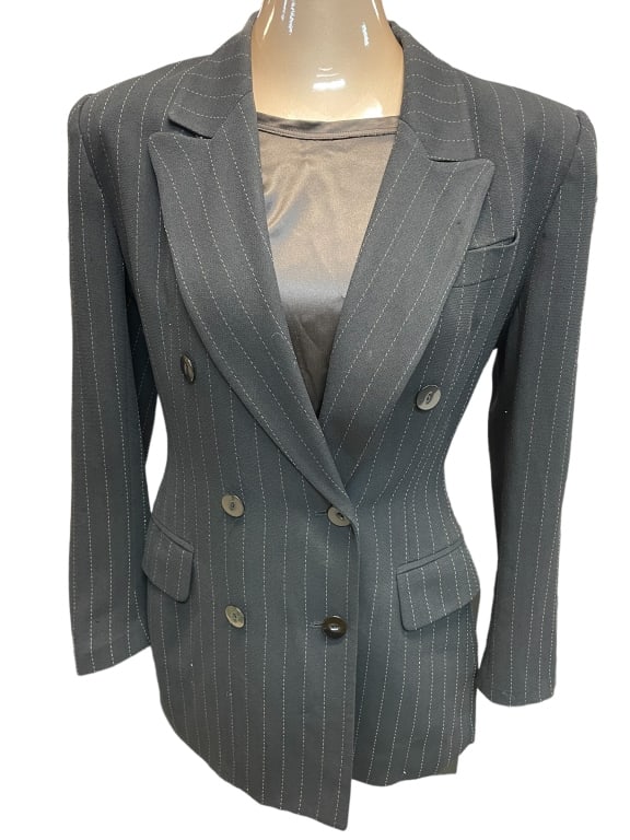 RENA ROWAN GRAY DOUBLE BREASTED BLAZER SZ 8: RENA ROWAN GRAY DOUBLE BREASTED BLAZER -ITEM CONDITION PRE-OWNED VERY GOOD -SIZE 8 -MA072424