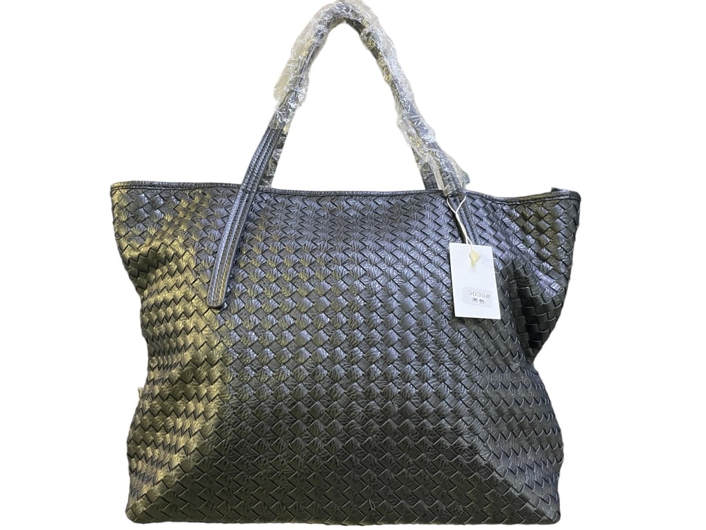 NWT LARGE BLACK LEATHER TOTE BAG (1 of 6)