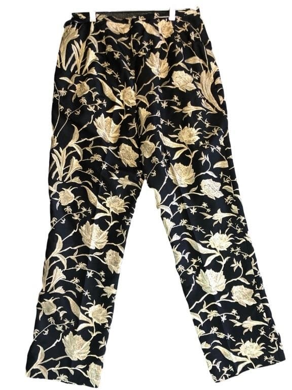 DANA BUCHMAN EMBROIDERED FLORAL SILK PANTS: DANA BUCHMAN EMBROIDERED FLORAL PATTERN 100% SILK DRESS PANTS -SIZE: 8 -VERY GOOD PREOWNED CONDITION -MA080224