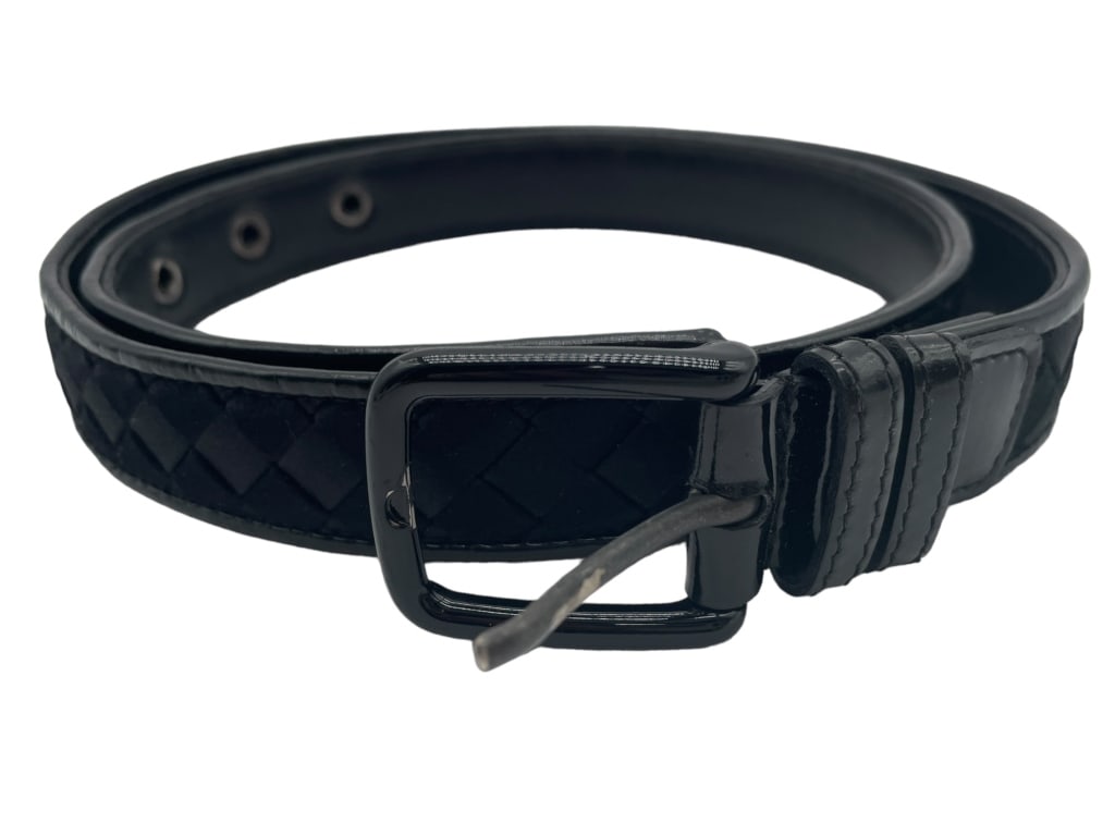 BOTTEGA VENETA BLACK LEATHER BELT: BOTTEGA VENETA BLACK LEATHER BELT -GOOD PREOWNED CONDITION Bidders may pick up their items from the auction-house or have their items shipped. Some items qualify for in-house shipping. A