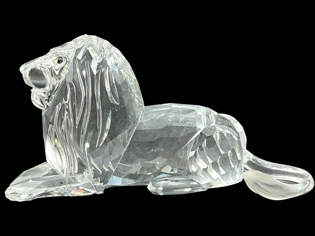SWAROVSKI CRYSTAL AFRICA LION FIGURINE 3.5": SWAROVSKI CRYSTAL SCS THE LION INSPIRATION AFRICA 1995 | COLLECTIBLE CRYSTAL ART GLASS FIGURINES -5" APPROX -VERY GOOD PRE OWNED CONDITION -DP81624 Bidders may pick up their items from the auct