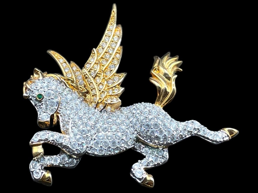 SWAROVSKI GOLDEN PEGASUS PAVE PIN BROOCH: SWAROVSKI GOLDEN PEGASUS PAVE PIN BROOCH -2" APPROX -VERY GOOD PRE OWNED CONDITION -DP81624 Bidders may pick up their items from the auction-house or have their items shipped. Some items qualif
