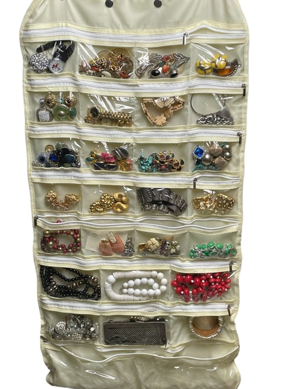 VINTAGE LOT OF  COSTUME JEWELRY PIECES (1 of 4)