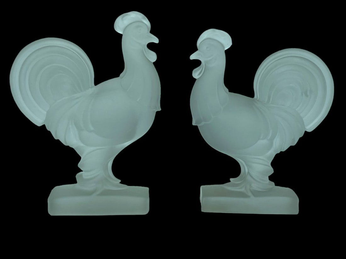 PAIR OF VINTAGE FROSTED CRYSTAL GLASS ROOSTERS 9" (1 of 8)
