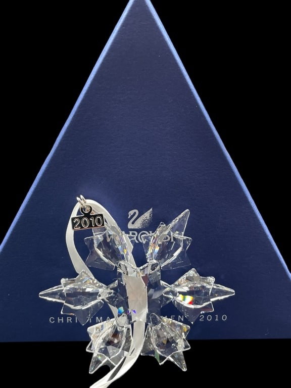 SWAVORSKI  ANNUAL 2010 CHRISTMAS STAR ORNAMENT (1 of 4)