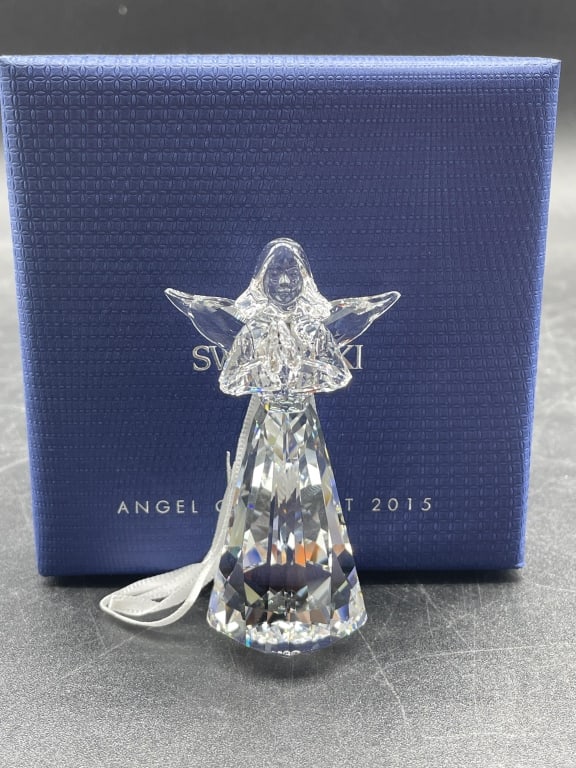 SWAROVSKI CHRISTMAS CRYSTAL ANGEL 2015: SWAROVSKI CHRISTMAS CRYSTAL ANGEL 2015 Celebrate the holiday season with this beautiful 2015 Annual Swarovski ANGEL Christmas Ornament. Crafted with precision in Switzerland, this clear crystal orname