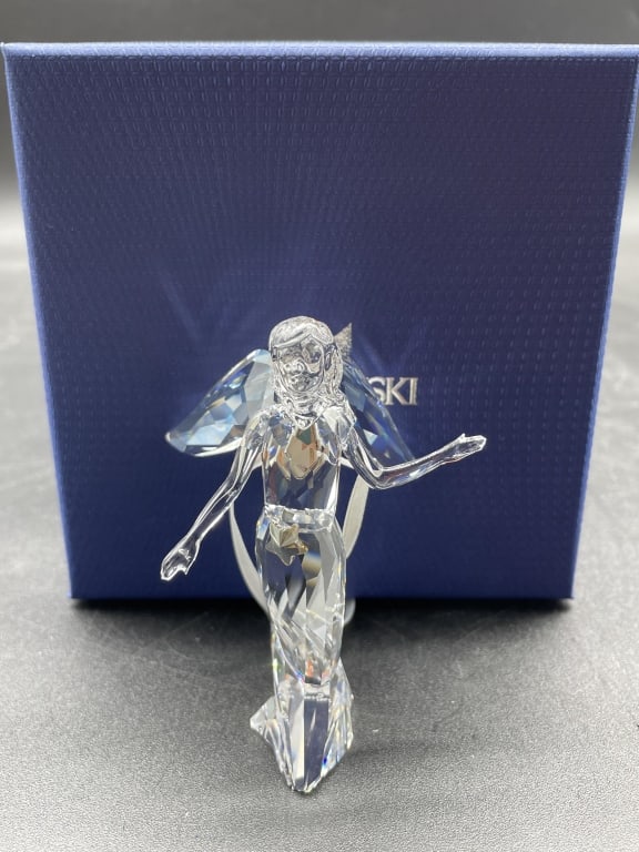 SWAROVSKI LIMITED EDITION ANGEL ORNAMENT 2012 (1 of 7)